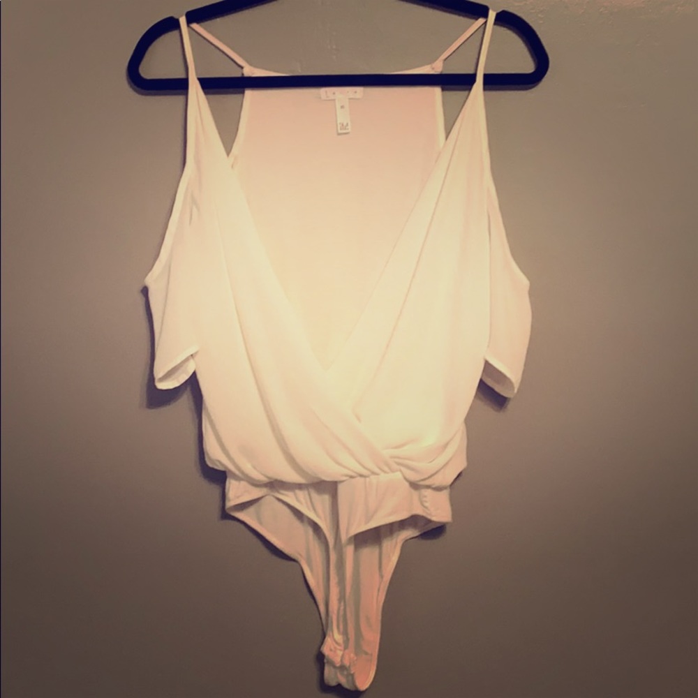 NWOT Leith white flutter sleeve bodysuit XS